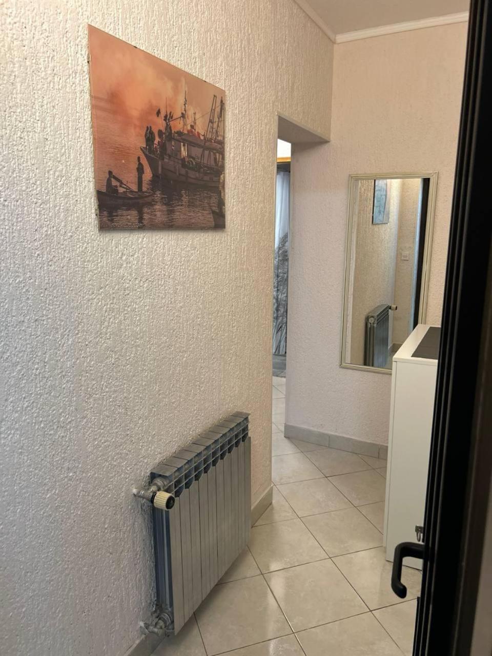 Apartment Hanka - 3 Verschiedene Whg - 40 Qm 3 Pers, 50 Qm Bis 4 Pers Oder 70 Qm Bis 5 Pers, Balkone, Nur 70 M Zum Strand, Von 3 Bis Max 5 Personen, Wlan, Sat-tv, Klima, Kueche, Parkplaetze,ruhig Gelegen