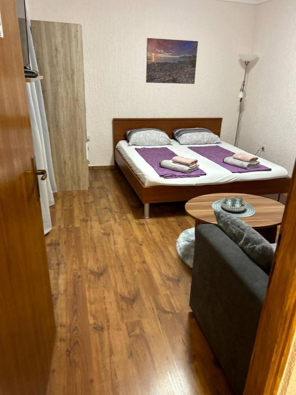 Apartment Hanka - 3 Verschiedene Whg - 40 Qm 3 Pers, 50 Qm Bis 4 Pers Oder 70 Qm Bis 5 Pers, Balkone, Nur 70 M Zum Strand, Von 3 Bis Max 5 Personen, Wlan, Sat-tv, Klima, Kueche, Parkplaetze,ruhig Gelegen *