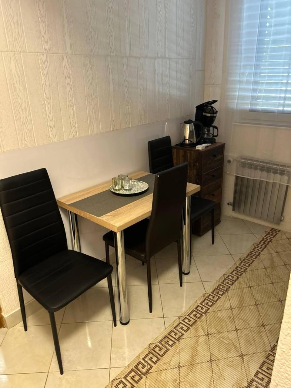 Hanka - 3 Verschiedene Whg - 40 Qm 3 Pers, 50 Qm Bis 4 Pers Oder 70 Qm Bis 5 Pers, Balkone, Nur 70 M Zum Strand, Von 3 Bis Max 5 Personen, Wlan, Sat-tv, Klima, Kueche, Parkplaetze,ruhig Gelegen *