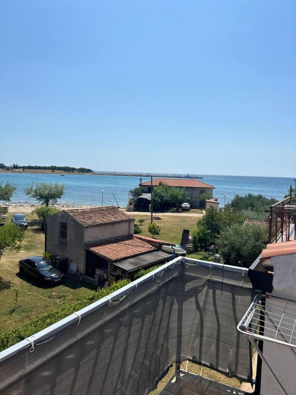 Hanka - 3 Verschiedene Whg - 40 Qm 3 Pers, 50 Qm Bis 4 Pers Oder 70 Qm Bis 5 Pers, Balkone, Nur 70 M Zum Strand, Von 3 Bis Max 5 Personen, Wlan, Sat-tv, Klima, Kueche, Parkplaetze,ruhig Gelegen Apartment