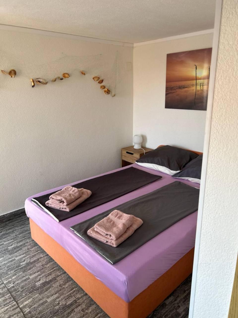 Hanka - 3 Verschiedene Whg - 40 Qm 3 Pers, 50 Qm Bis 4 Pers Oder 70 Qm Bis 5 Pers, Balkone, Nur 70 M Zum Strand, Von 3 Bis Max 5 Personen, Wlan, Sat-tv, Klima, Kueche, Parkplaetze,ruhig Gelegen Apartment Umag