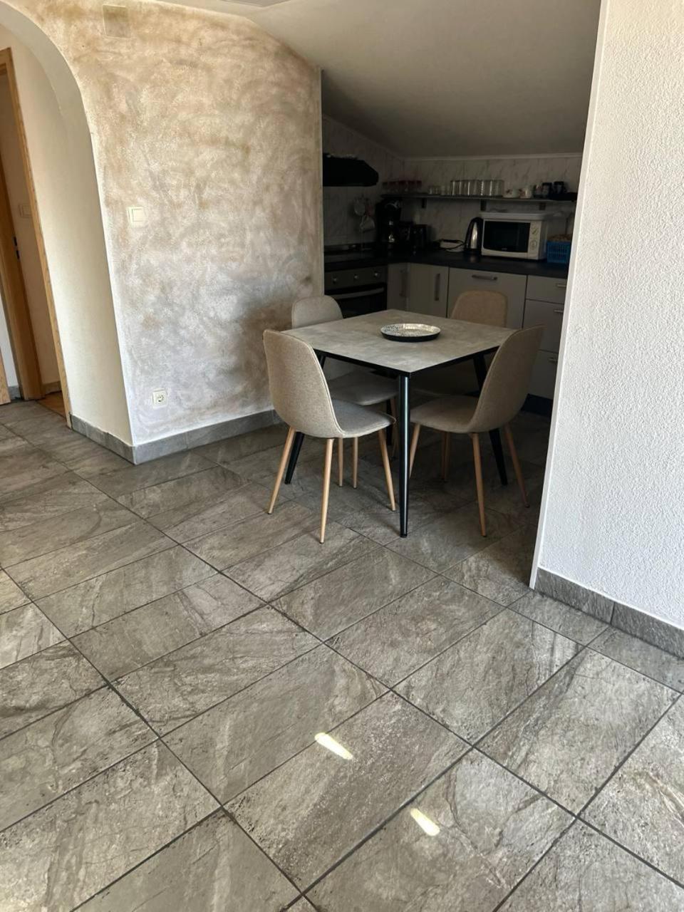 Hanka - 3 Verschiedene Whg - 40 Qm 3 Pers, 50 Qm Bis 4 Pers Oder 70 Qm Bis 5 Pers, Balkone, Nur 70 M Zum Strand, Von 3 Bis Max 5 Personen, Wlan, Sat-tv, Klima, Kueche, Parkplaetze,ruhig Gelegen *