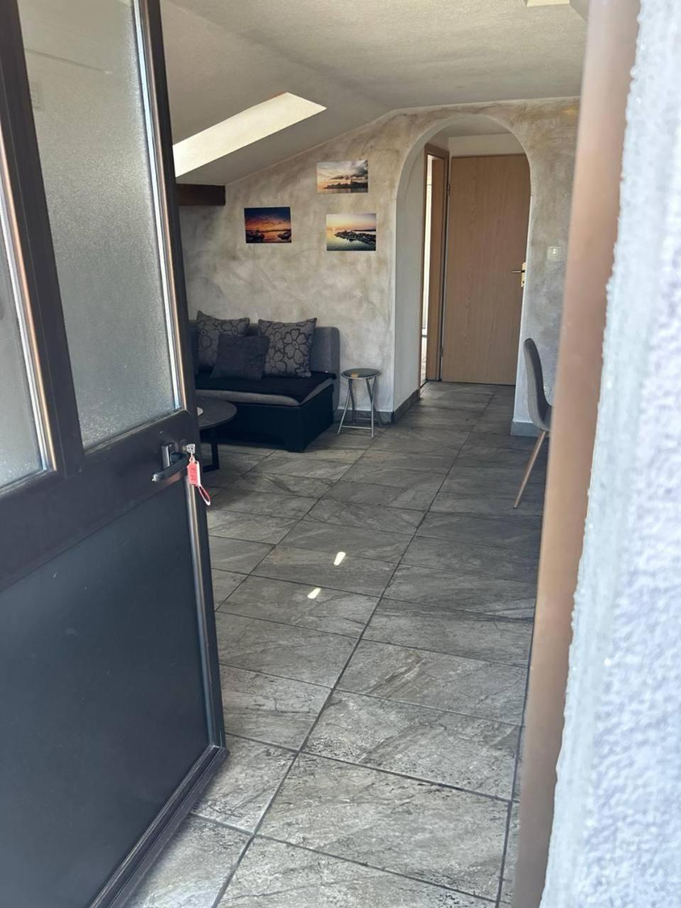 Apartment Hanka - 3 Verschiedene Whg - 40 Qm 3 Pers, 50 Qm Bis 4 Pers Oder 70 Qm Bis 5 Pers, Balkone, Nur 70 M Zum Strand, Von 3 Bis Max 5 Personen, Wlan, Sat-tv, Klima, Kueche, Parkplaetze,ruhig Gelegen