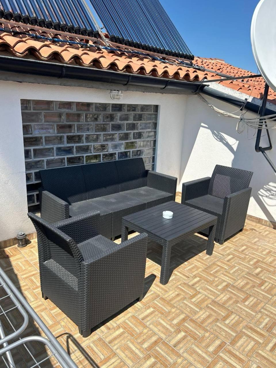 Hanka - 3 Verschiedene Whg - 40 Qm 3 Pers, 50 Qm Bis 4 Pers Oder 70 Qm Bis 5 Pers, Balkone, Nur 70 M Zum Strand, Von 3 Bis Max 5 Personen, Wlan, Sat-tv, Klima, Kueche, Parkplaetze,ruhig Gelegen *