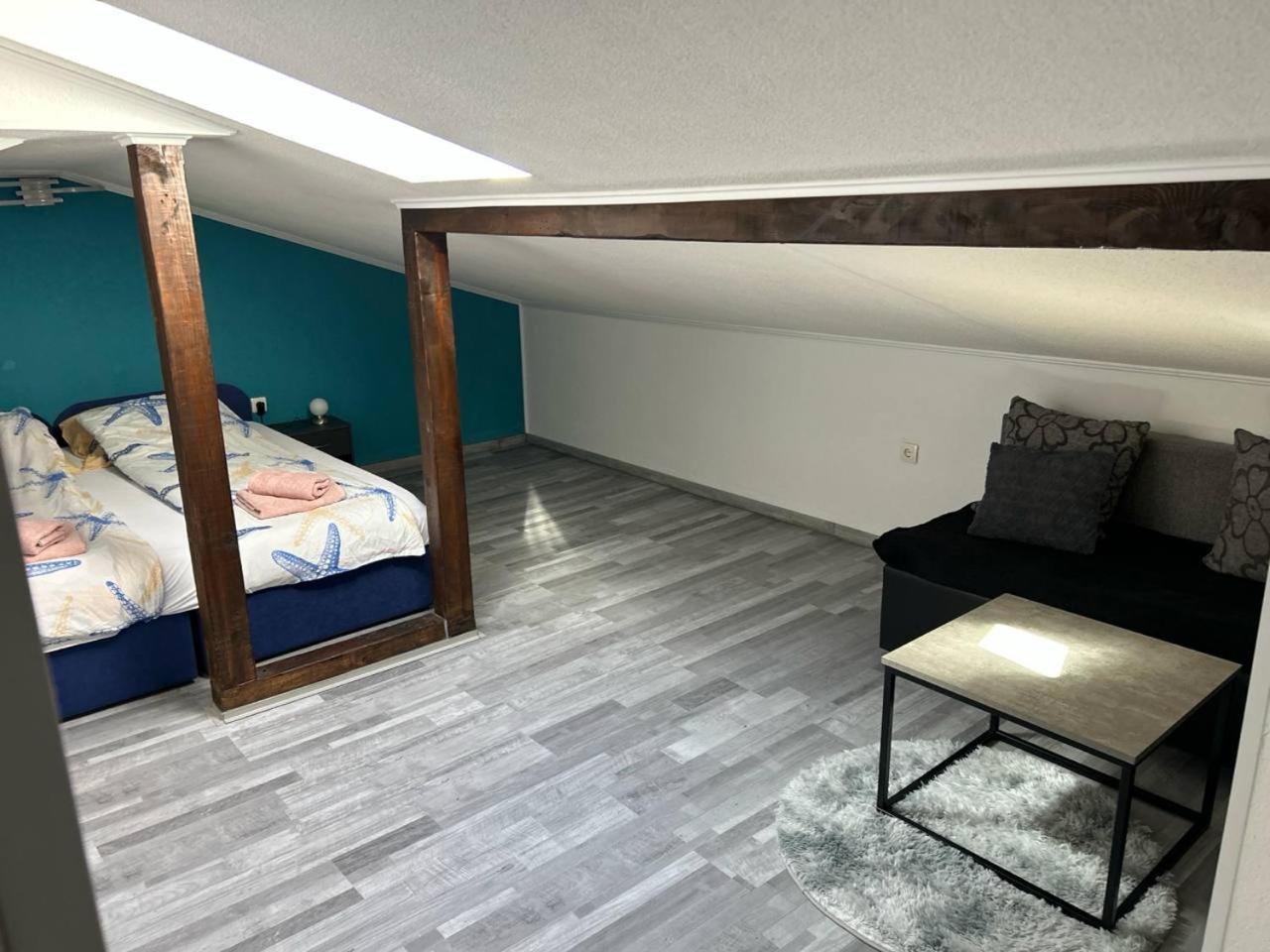 Hanka - 3 Verschiedene Whg - 40 Qm 3 Pers, 50 Qm Bis 4 Pers Oder 70 Qm Bis 5 Pers, Balkone, Nur 70 M Zum Strand, Von 3 Bis Max 5 Personen, Wlan, Sat-tv, Klima, Kueche, Parkplaetze,ruhig Gelegen