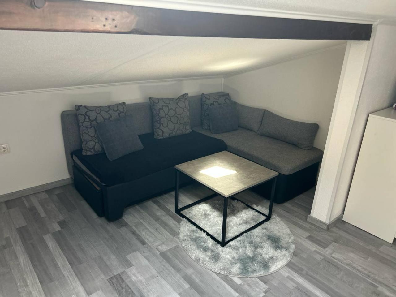 Hanka - 3 Verschiedene Whg - 40 Qm 3 Pers, 50 Qm Bis 4 Pers Oder 70 Qm Bis 5 Pers, Balkone, Nur 70 M Zum Strand, Von 3 Bis Max 5 Personen, Wlan, Sat-tv, Klima, Kueche, Parkplaetze,ruhig Gelegen Umag