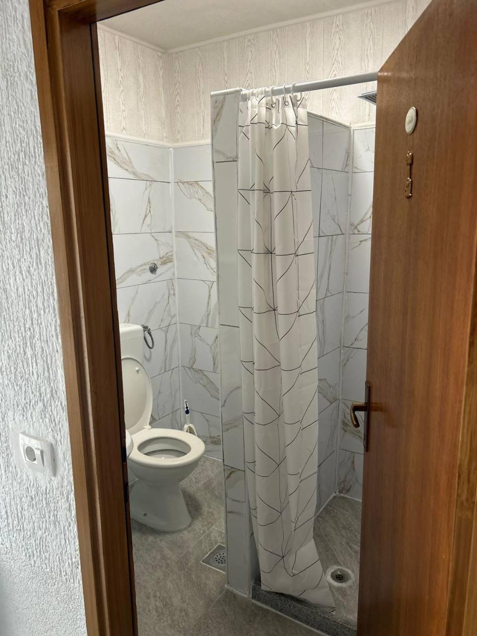 Apartment Hanka - 3 Verschiedene Whg - 40 Qm 3 Pers, 50 Qm Bis 4 Pers Oder 70 Qm Bis 5 Pers, Balkone, Nur 70 M Zum Strand, Von 3 Bis Max 5 Personen, Wlan, Sat-tv, Klima, Kueche, Parkplaetze,ruhig Gelegen *