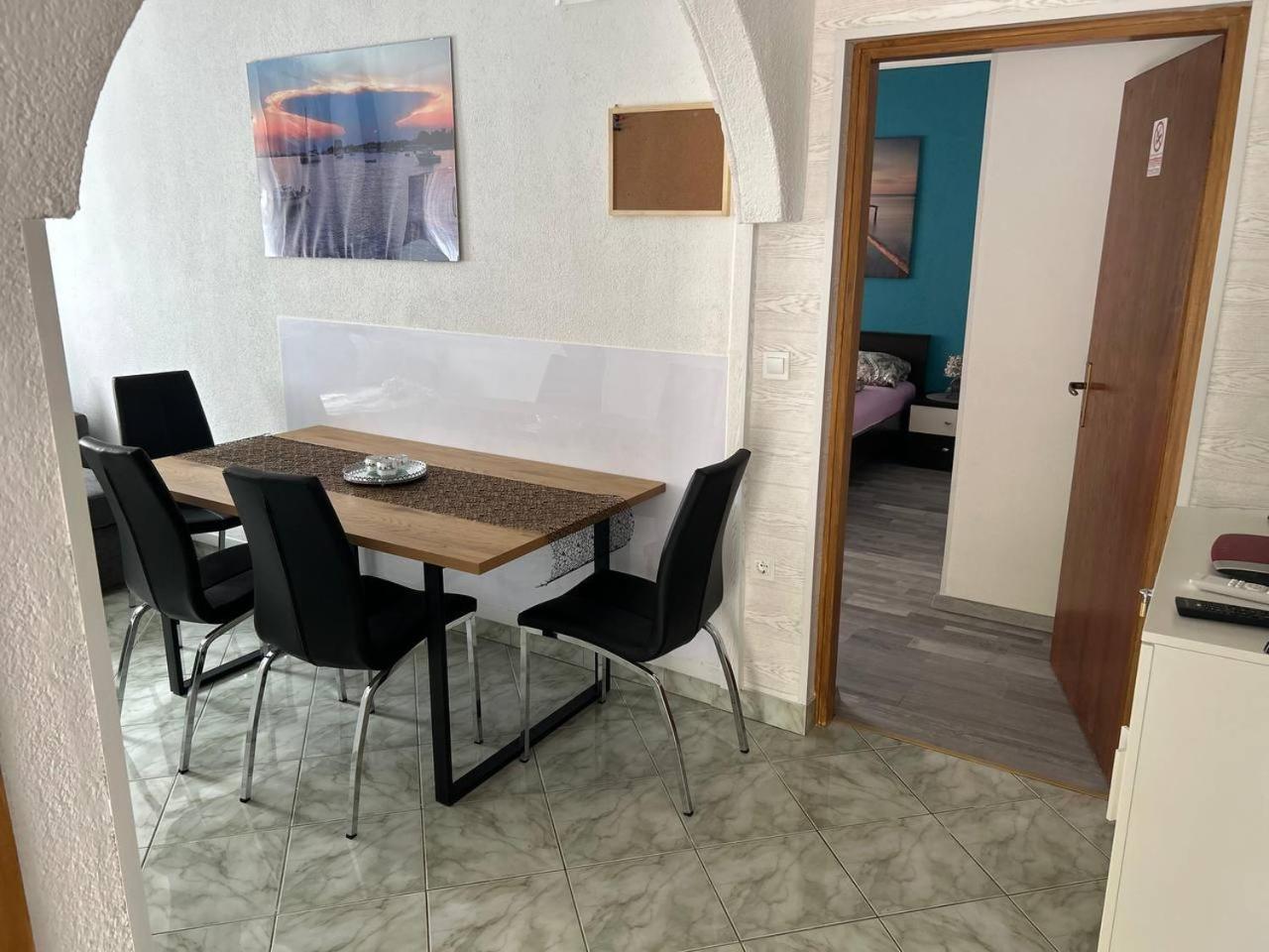 Hanka - 3 Verschiedene Whg - 40 Qm 3 Pers, 50 Qm Bis 4 Pers Oder 70 Qm Bis 5 Pers, Balkone, Nur 70 M Zum Strand, Von 3 Bis Max 5 Personen, Wlan, Sat-tv, Klima, Kueche, Parkplaetze,ruhig Gelegen