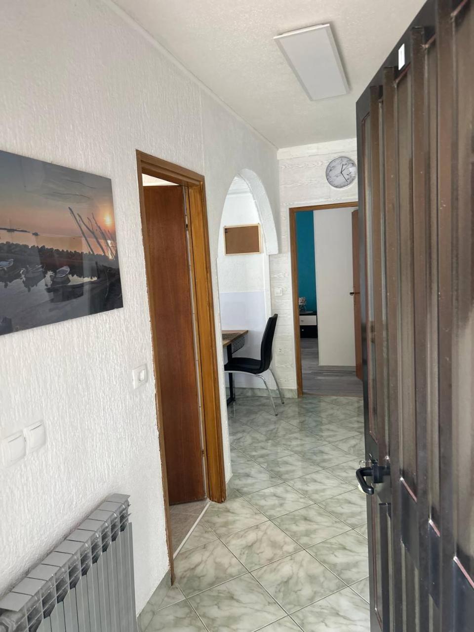 Apartment Hanka - 3 Verschiedene Whg - 40 Qm 3 Pers, 50 Qm Bis 4 Pers Oder 70 Qm Bis 5 Pers, Balkone, Nur 70 M Zum Strand, Von 3 Bis Max 5 Personen, Wlan, Sat-tv, Klima, Kueche, Parkplaetze,ruhig Gelegen *